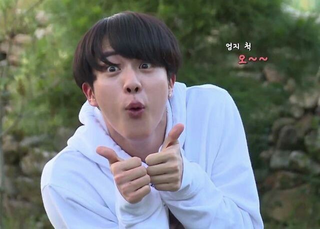 Jinkookalways92's tweet photo. Seokjin cute😙❤❤❤ https://t.co/QY7wRp98B9