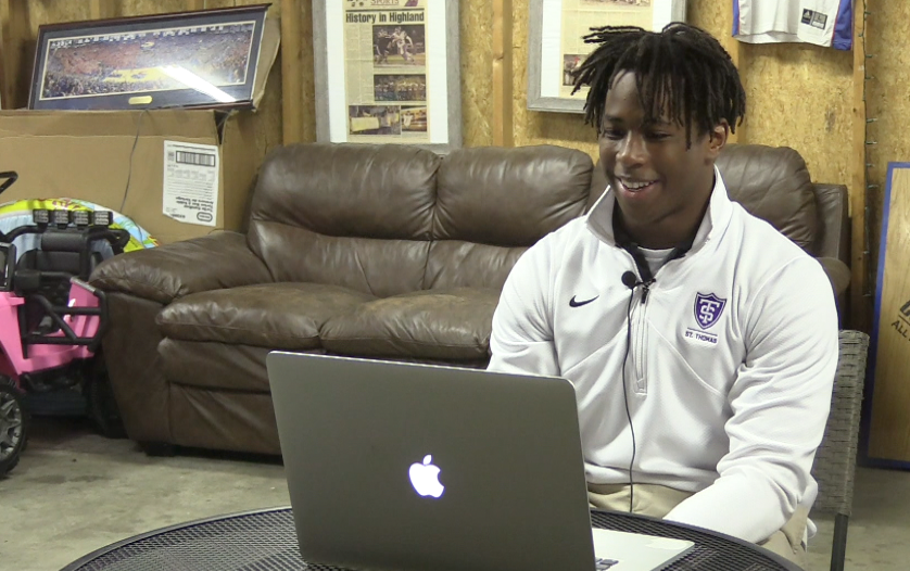 Channel1450com's tweet photo. Live Rewind: Alex Sweetland Wraps Up SHG vs Washington in the 6A playoffs from 2018 and talks commitment to St. Thomas More: 
@SweetlandAlex5 
https://t.co/Pz1gXi72lr https://t.co/XMOxlA5xNP