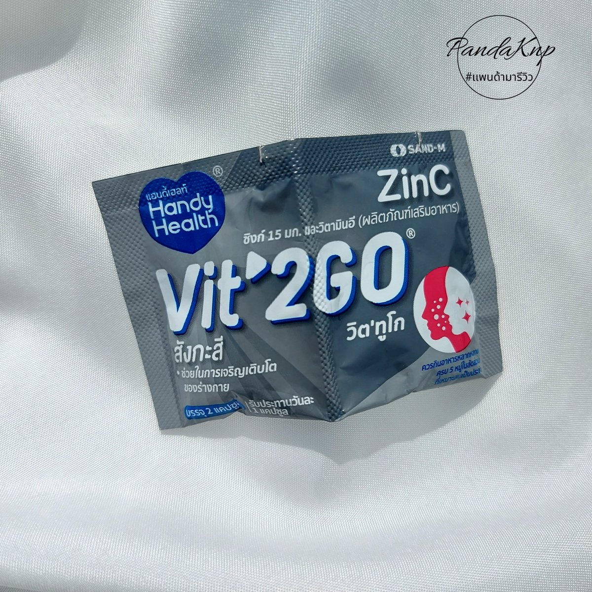 PandaKnp's tweet photo. ใครที่เป็นสิว เเพนด้าเเนะนำให้กิน HandyHealth  Vit’2GO Zinc💊 เลยค่ะ ตัวนี้เขามีส่วนผสมจากธรรมชาติ ที่ช่วยลดอาการบวมเเละเเดงของสิวอักเสบ ทำให้สิวแห้งเร็วขึ้น เป็นแคปซูลขนาดเล็ก กินง่าย 1 ซองมี 2 เม็ด (กินหลังอาหาร) กินได้ 2 วัน
💸: 15 บาท
🛒: เซเว่น
#รีวิวเซเว่น
#แพนด้ามารีวิว https://t.co/XHz8rZpSDo