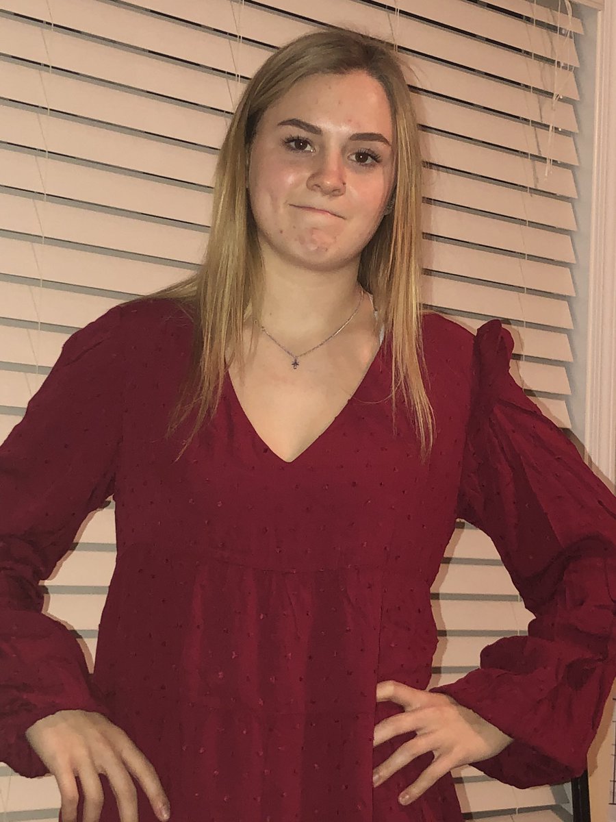 love_tuggs's tweet photo. @francescas what happened to the shoulder sleeve on this dress?? 😂 https://t.co/AtPv3t9bzk