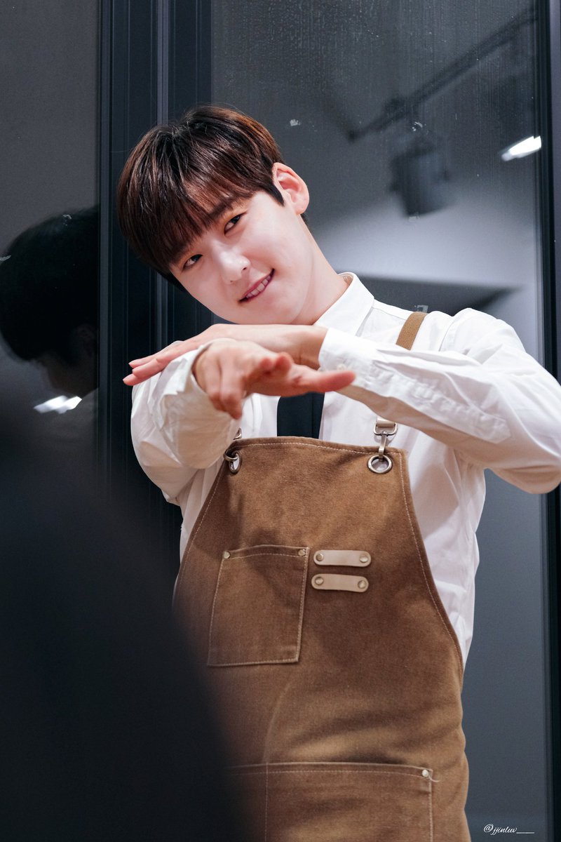 jjinluv__'s tweet image. 201111 켑빼로데이 퇴근 팬미팅

It's the love shot🔫

#kevinwoo #케빈우 #kevin #케빈