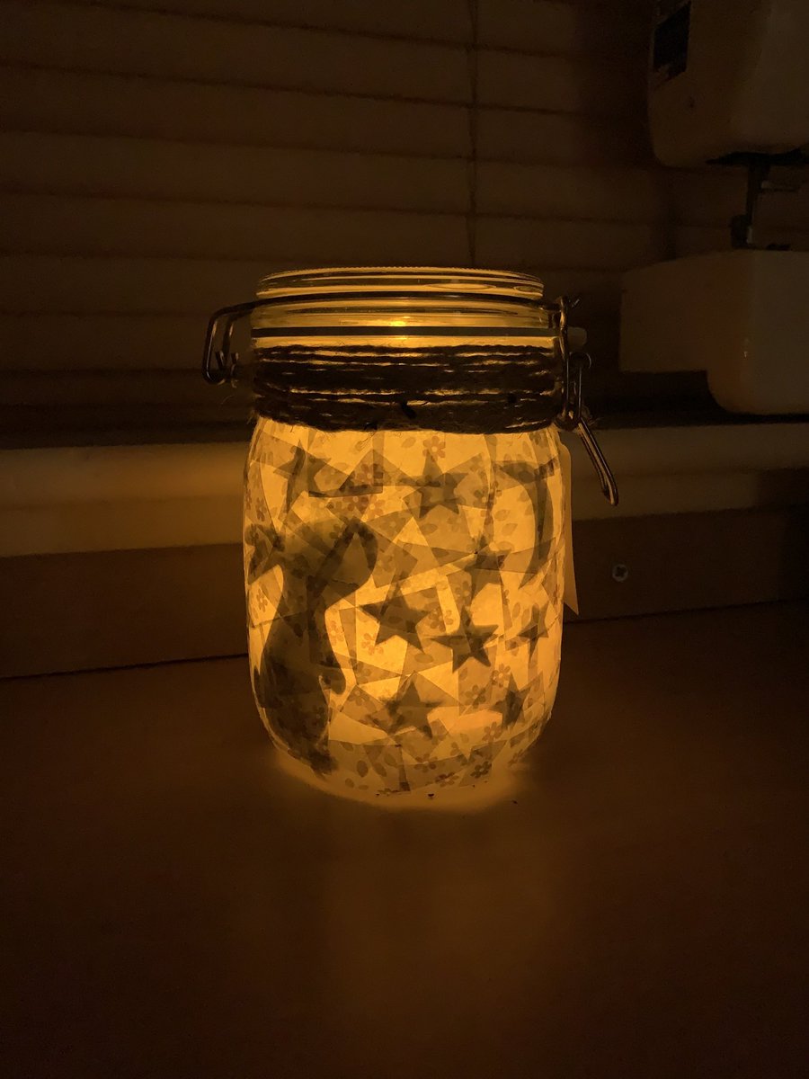 madebylucyann's tweet photo. Sharing a little bit of hope and light across York for #lockdown2 with @W2WYork and @YorkCVS. Letβs spread a wave of light. #YorkLightUpLockdown. https://t.co/s84e7iXE1z