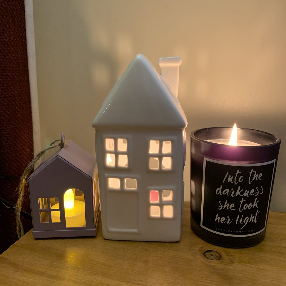 madebylucyann's tweet photo. Sharing a little bit of hope and light across York for #lockdown2 with @W2WYork and @YorkCVS. Letβs spread a wave of light. #YorkLightUpLockdown. https://t.co/s84e7iXE1z
