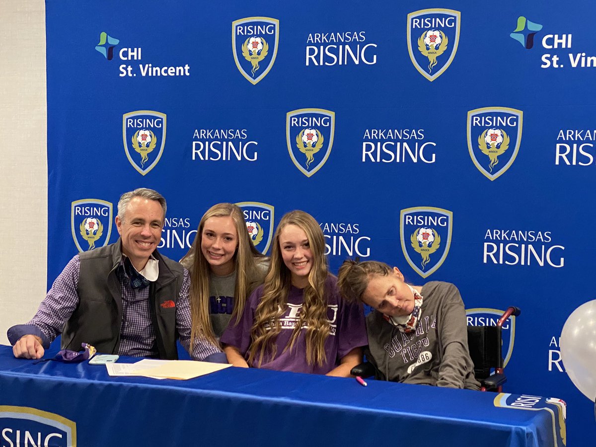 nikkifunk6's tweet photo. Officially Tigers 💜💛. #obutigers #bryanthornets https://t.co/cBN5JYZ5i0