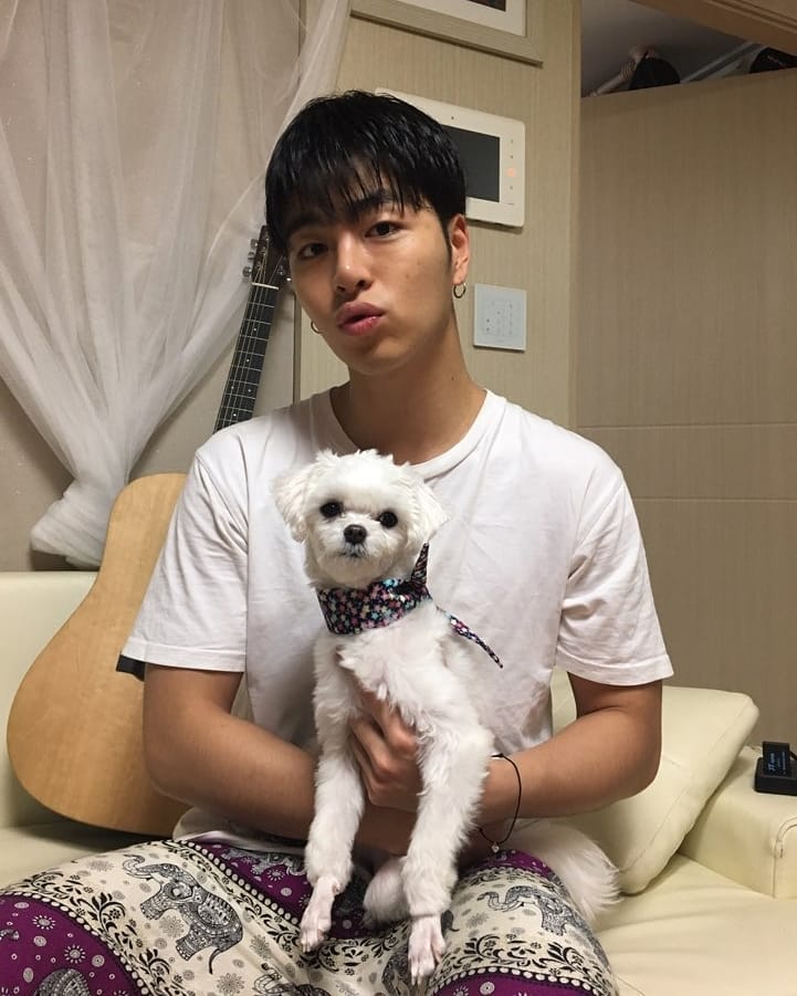 Junefiles's tweet photo. #JUNHOE #JUNE #구준회 @YG_iKONIC https://t.co/OcRQK4AGeQ