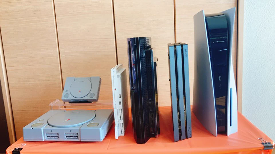 大きさも大分変わってきている？PS1～PS5を並べた結果www
