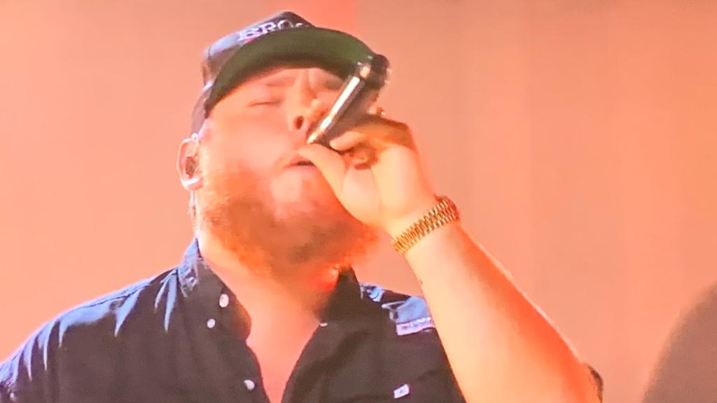 Grand Ole Opry tweet media