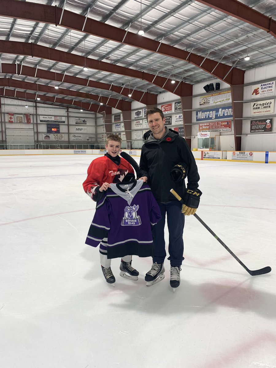 ElksU15's tweet photo. Sad to say good bye to these two and their family. Thank You Carson and Ryan for being a part of the Elks family. #covidshutdown #backtovegas @GoldenKnights https://t.co/2OoHdpDZdN
