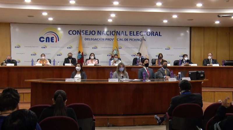 CNEManabi's tweet photo. #EcuadorCuentaContigo | Dando cumplimiento a los hitos del calendario electoral, el 9 de noviembre, a escala nacional y la Junta Especial del Exterior, se designó a los Miembros de la Juntas Receptoras del Voto para las #Elecciones2021Ec. https://t.co/4fXPU84ajE