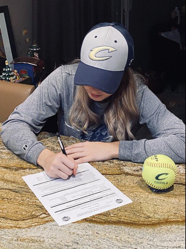 SchickAmanda's tweet photo. I am proud to announce that I have officially signed my LOI to attend Chipola College in Marianna Florida. I am looking forward to playing for a 3x National Championship program and hope I can contribute to another. Thank you to everyone that has supported me along the way.🥎1️⃣💪🏼 https://t.co/l4qhl0KyTD