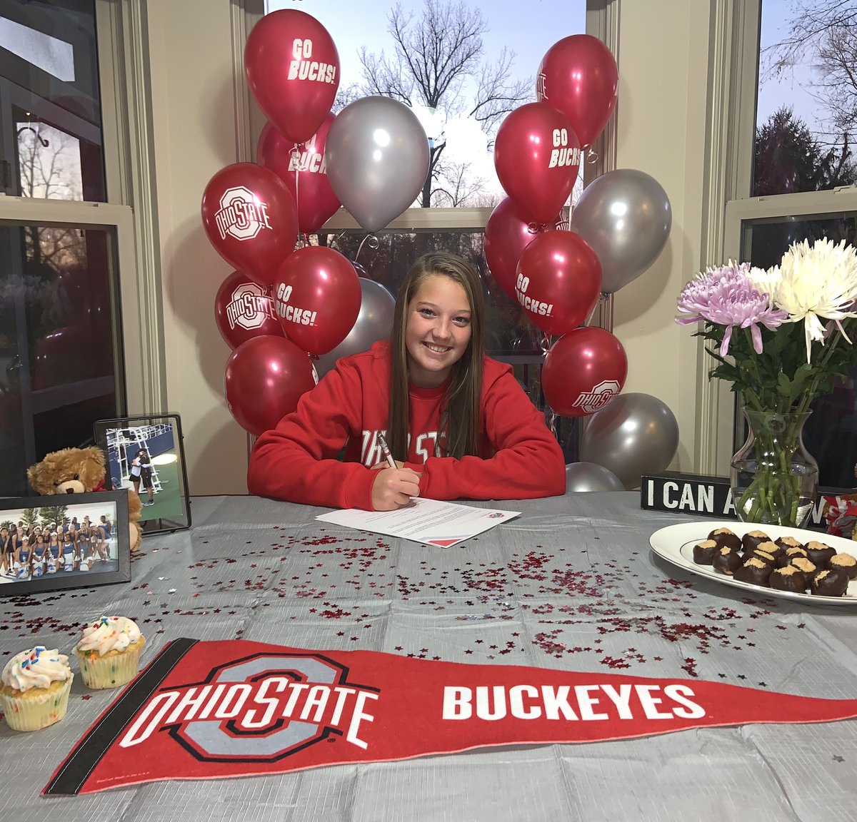DaniSchoenly's tweet photo. Can’t wait to be a Buckeye🌰 #gobucks! https://t.co/GOV8mn6Qmd