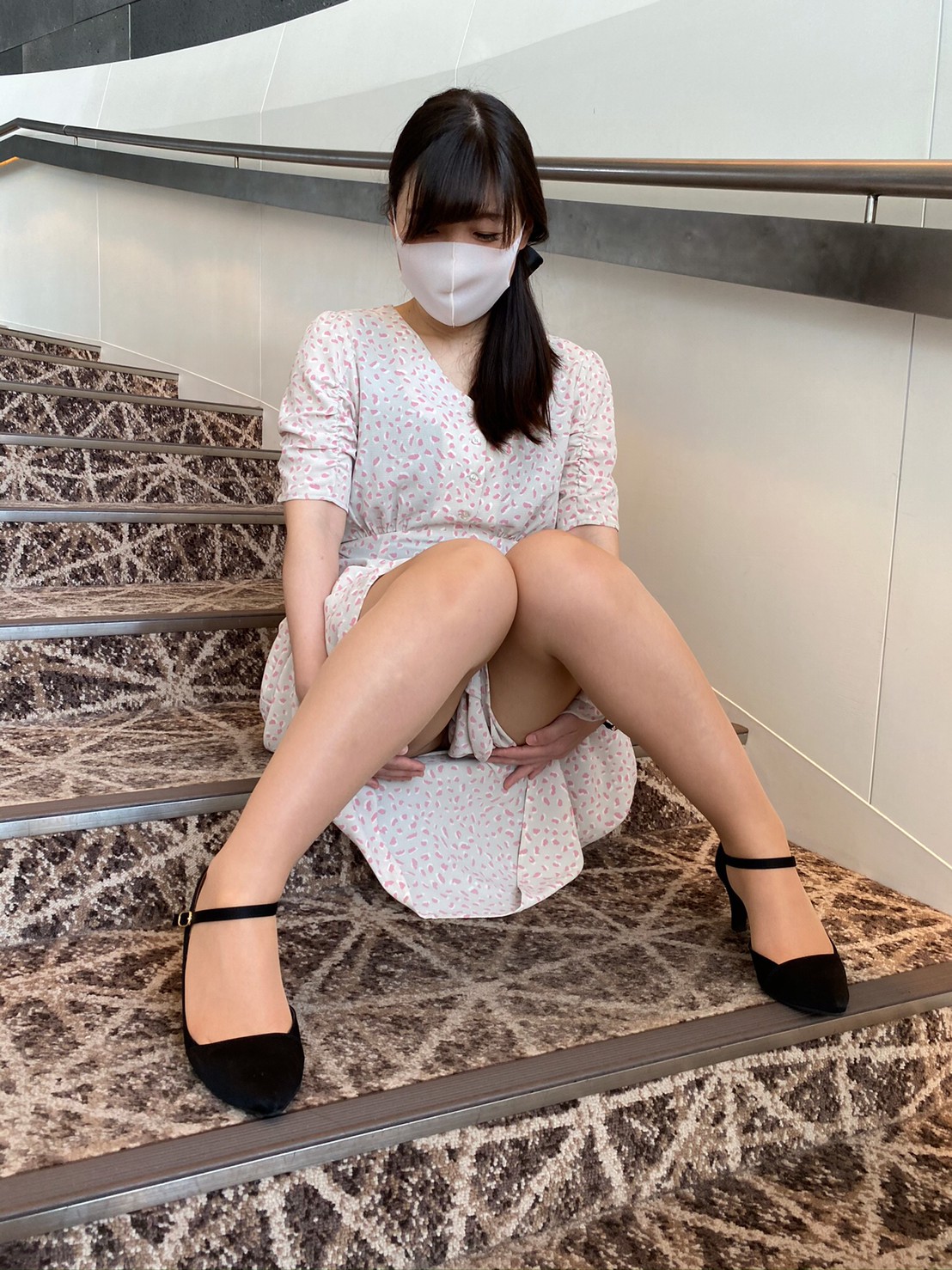 ナチュストパンチラ おはよう☀ たまにはベージュも履きますよ。 リクエストにお答えします👍 パンスト履いてますよ♪  尻フェチランド始めました。 https://t.co/S1kkcZhNUS #脚フェチ #足フェチ #ベージュストッキング #パンスト #ナチュスト  https://t.co ...
