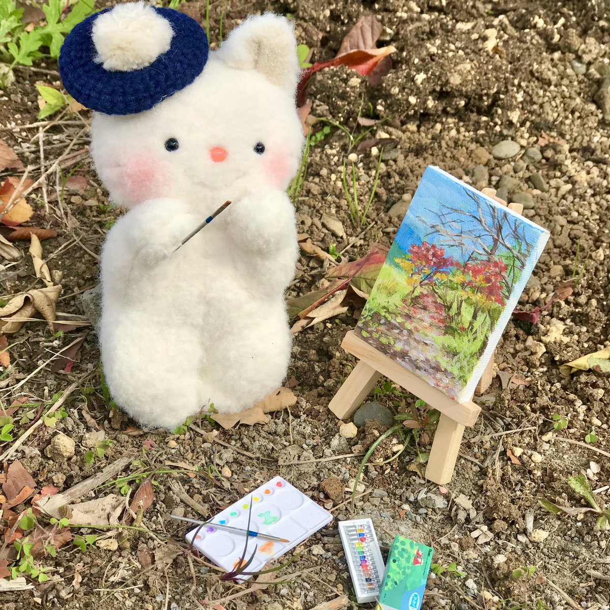 はーい、かわいく描くので動かないでくださいね～🎨🖌

カキカキカキ•••••••••••••••••••••••

かんせ～い❗️
秋の風景が素敵でおもちゃん描き忘れちゃったにゃーん‼️😹🍁🍂