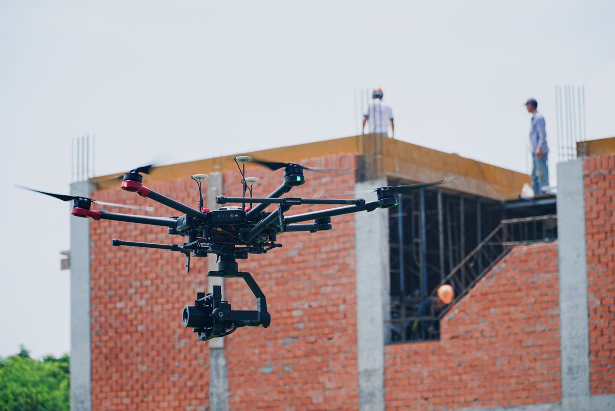 gremsytech's tweet photo. Gremsy T7 in the setup with Phase One iXM-50/100 - A perfect couple to satisfy diverse mapping, surveying, and inspection applications.
>>Something new to support this setup is coming soon.
#gremsy #gremsytech #gremsyt7 #dronecameragimbal #phaseonecamera #mapping #inspection https://t.co/Avvlw0VBkr
