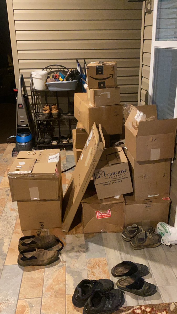 pbulkhak's tweet photo. @amazon why is my house being used as a return center? I have piles of packages getting dilivered https://t.co/PQpxJSFrjU