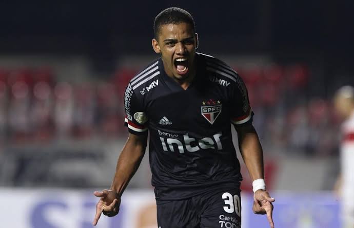 SofascoreBR's tweet photo. Brenner na @CopadoBrasil: 

⚽️⚽️ Fortaleza (ida)
⚽️⚽️ Fortaleza (volta)
⚽️⚽️ Flamengo (ida)

⚔️ 3 jogos
⚽️ 6 gols
⏰ 44 mins p/ marcar gol
👟 10 chutes (7 no gol)
🎯 1.7 chutes p/ marcar gol
☑️ 100% das chances convertidas (4/4)
💯 Nota SofaScore 8.43

Simplesmente espetacular... https://t.co/DQLbBLVgAA