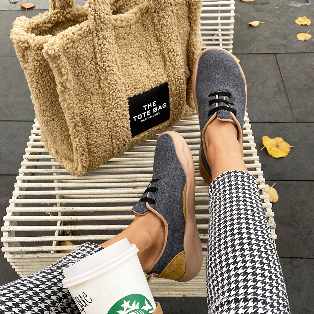 uinfootwear_jp's tweet photo. 冬靴は、防寒の冬のアウトドアには欠かせないシューズです。
今秋冬新商品はすべて10％割引なります。🔥
こちらにどうぞ　👉https://t.co/GfrsgGwqqr
#アート #絵 #artlovers #旅行 #靴 #新作 #スニーカー #スリッポン #デザイン #uinfootwearjapan #uintravel #artshoes #travelshoes #designshoes https://t.co/nwaWqZwZfR