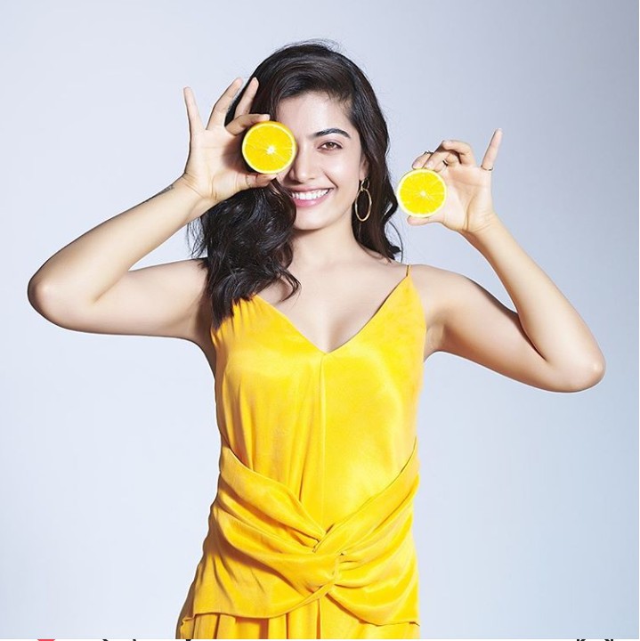 ನನ್ನ ದೇವತೆ ರಶ್ಮಿಕಾ  @iamRashmikaನಾನು ಹೇಗೆ ಹೊಗಳುವುದು, ನೀವು ಸೌಂದರ್ಯದ ದೇವತೆ, ನೀವು ತುಂಬಾ ಮುದ್ದಾಗಿದ್ದೀರಿನಿಮ್ಮ ನಗು ನನ್ನ ದಿನವನ್ನು ಬೆಳಗಿಸುತ್ತದೆ ನಿಮ್ಮ ನಗುವನ್ನು ಯಾವಾಗಲೂ ಇರಿಸಿನೀವು ರತ್ನ, ಬಹುಕಾಂತೀಯ, ಮಾದಕನನ್ನ ಜೀವನಕ್ಕಿಂತ ಹೆಚ್ಚುಸಾಕಷ್ಟು ಪ್ರೀತಿ  ನಿಮ್ಮ ಪ್ರಾಮಾಣಿಕ ಅಭಿಮಾನಿ  #RashmikaMandanna