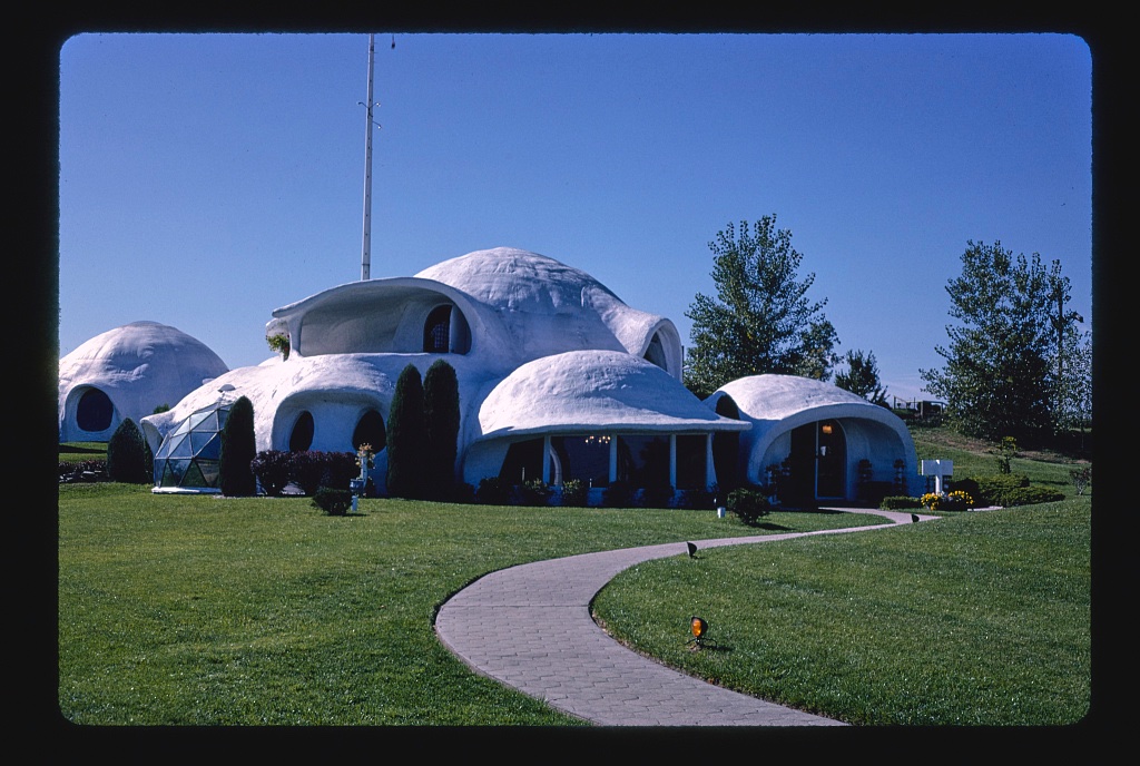...stripping the balloon off the foam, sealing the foam and boom. Your house is ready. I’ve always found it super fascinating the idea of perfect yet instant structures that are cost-effective in the next generation of shelter 8/12