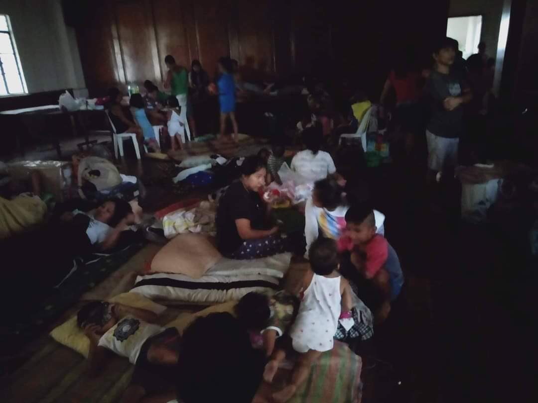 katolikongpinoy's tweet image. LOOK: The Our Lady of the Assumption Parish in Guinobatan, Albay opened its parish hall and main church for the evacuees. Taking the lead is Rev. Fr. Nomer Balmaceda. 

(📸 Social Action Center of the Diocese of Legazpi) 

#UlyssesPH #HelpPH