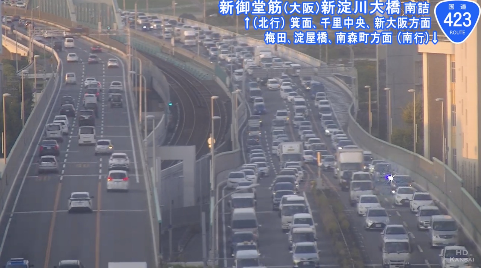 ライブカメラ検索マップ 11 12 16 30ごろの 新御堂筋 の様子と 渋滞情報 南行きが渋滞中です ライブカメラを見る T Co 1gr2rnlacd 新御堂筋 ライブカメラ 国道423号 と雨雲レーダー 大阪市北区 新御堂筋ライブカメラ 大阪