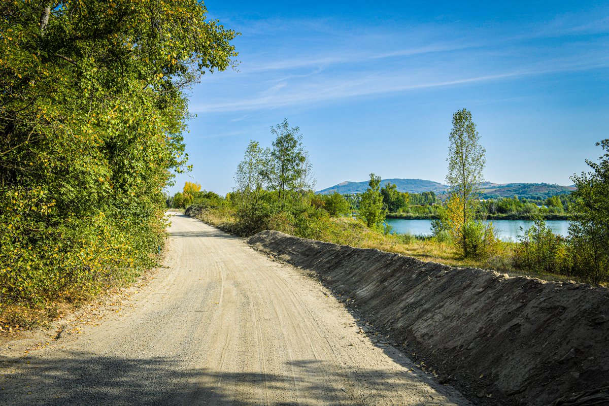 📷 #jeudiphoto 
Bientôt une voie verte le long de l'Allier !
Les premiers travaux de cet itinéraire dédié aux piétons &amp; aux usagers non motorisés sont lancés !
Cette véloroute reliera Nevers à Palavas-les-Flots, tout un programme 😉
➡️bit.ly/2IwFqHV
📷 Henri Derus