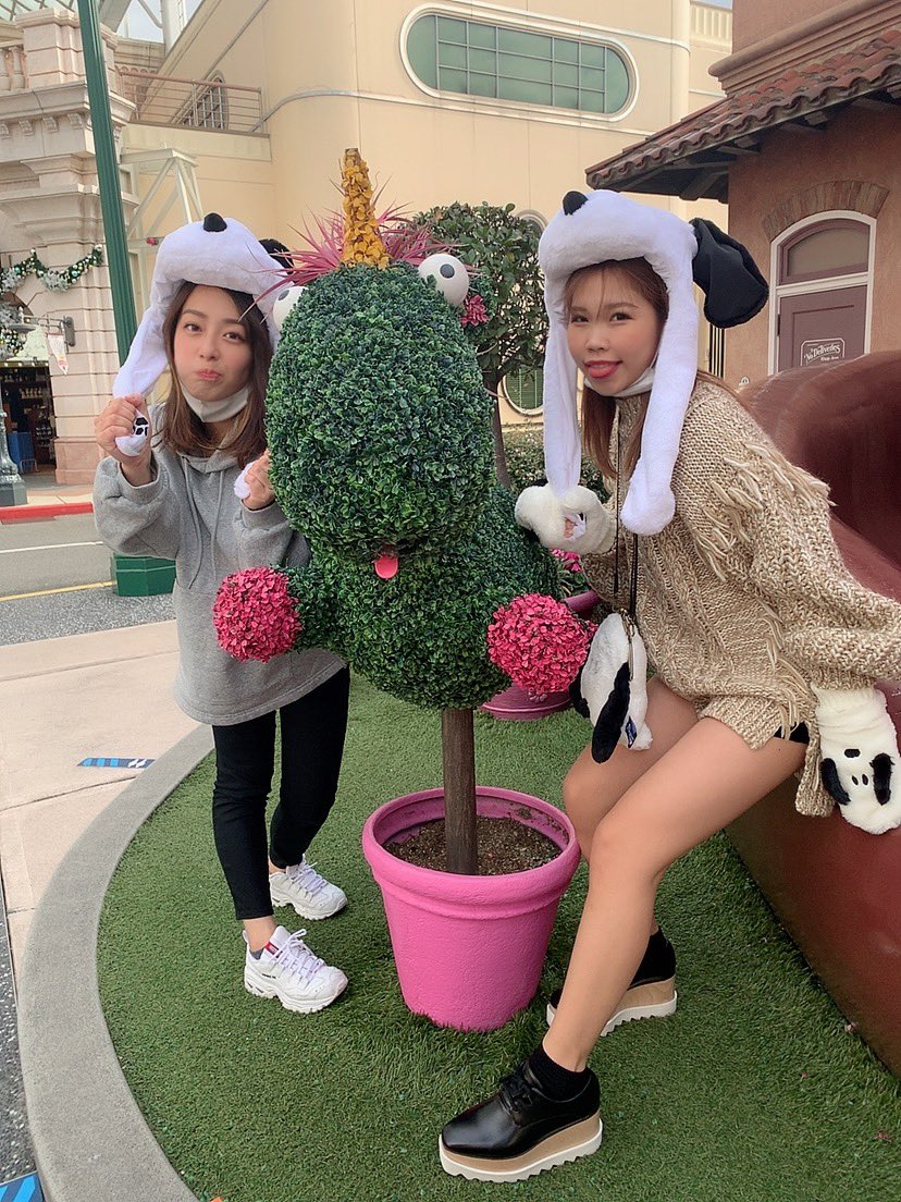 2ne1bigbang84's tweet photo. みずきと#usj 🤍🖤🤍🖤 https://t.co/HzR0uBq8UQ