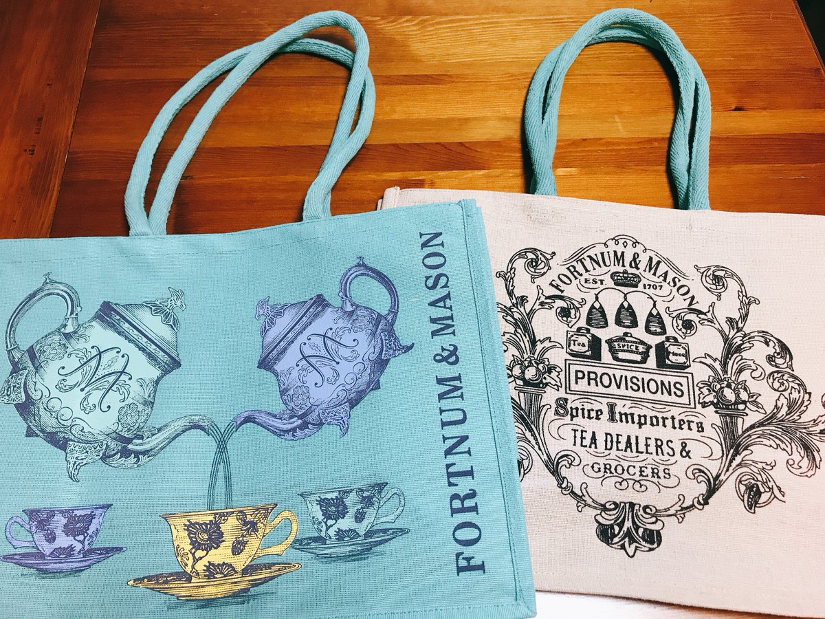 ぴさ フォートナム メイソンのエコバッグがコストコにきてたよー イギリス行きたさと名古屋店撤退の悲しみなどがつのり高いのに両方買ってしまった ロンドンで買って家にあるのに でもこれ強いし肩掛けできるしなにより可愛いのよ