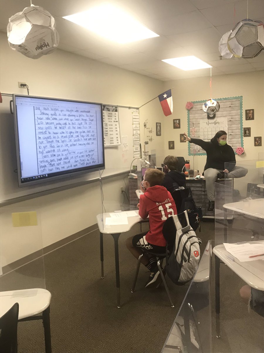 aimes2020's tweet photo. Modeling the writing process📝
#utleylearns #utleywrites #RockwallEls @RISD_ELLS https://t.co/Tr5bUKl9We
