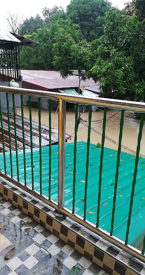 forjoshcullen's tweet photo. THEY NEED RESCUERS RIGHT NOW, IF EVER WALA PANG TUMULONG PLEASE RT THIS AND HELP THEM PLEASE

#UlyssesPh #RescuePH #MarikinaRescue https://t.co/2hfj5yKGEY
