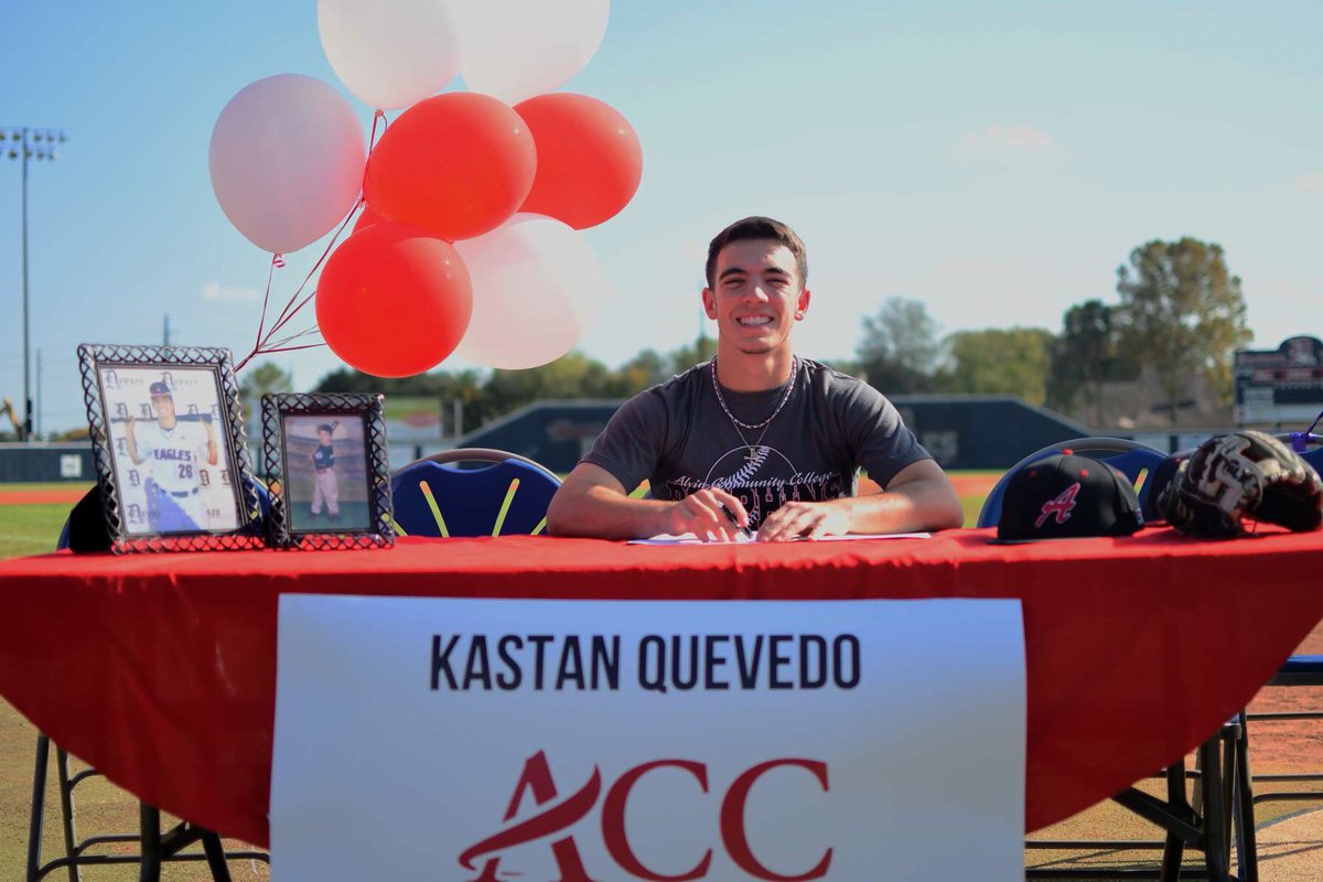 KastanQ's tweet photo. Signing day✅ Time to grind! #signingDay @abnationalbb @AlvinCCBaseball @CoachFarno @CoachPartida https://t.co/tSx3fMSNPK