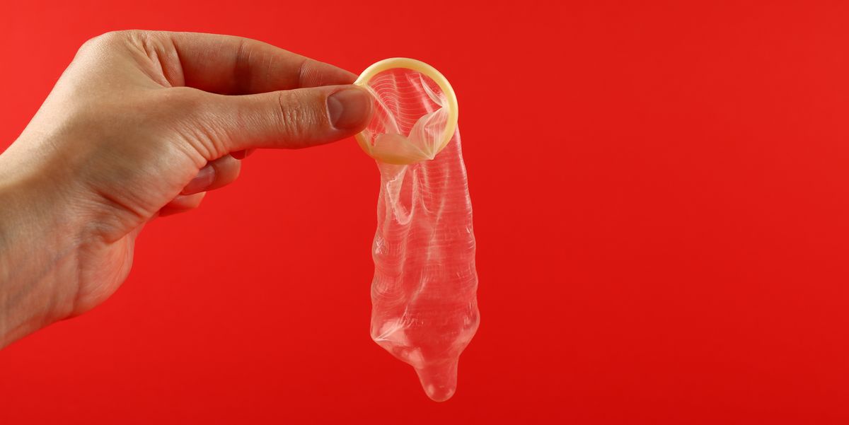 1. Buat line kondomnyaKarena bagian bawah kondom elastis tapi ketat, bikin area titit yang deket bagian bawah kondom terlihat nge-press. Melendung, terus sedikit menyempit di bagian bawahnyaReferensi gambar yang kanan:  https://www.netdoctor.co.uk/conditions/sexual-health/a2313/lose-erection-condom/