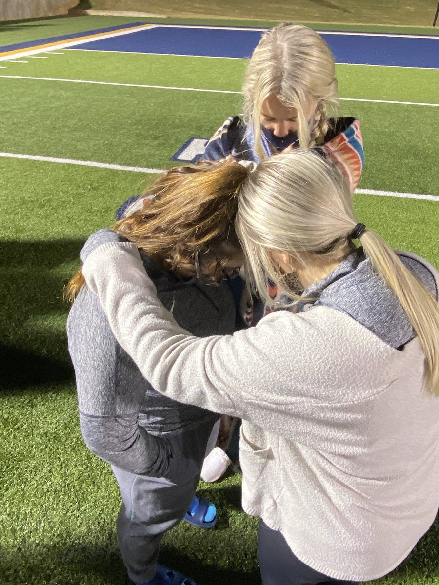 etbu_acrotumb's tweet photo. What a blessing it is to be able to have such amazing teammates walk along side as we do this thing called life. #FieldsOfFaith2020 #IWillStand #ephesians2 https://t.co/vJFKI1Uw1r