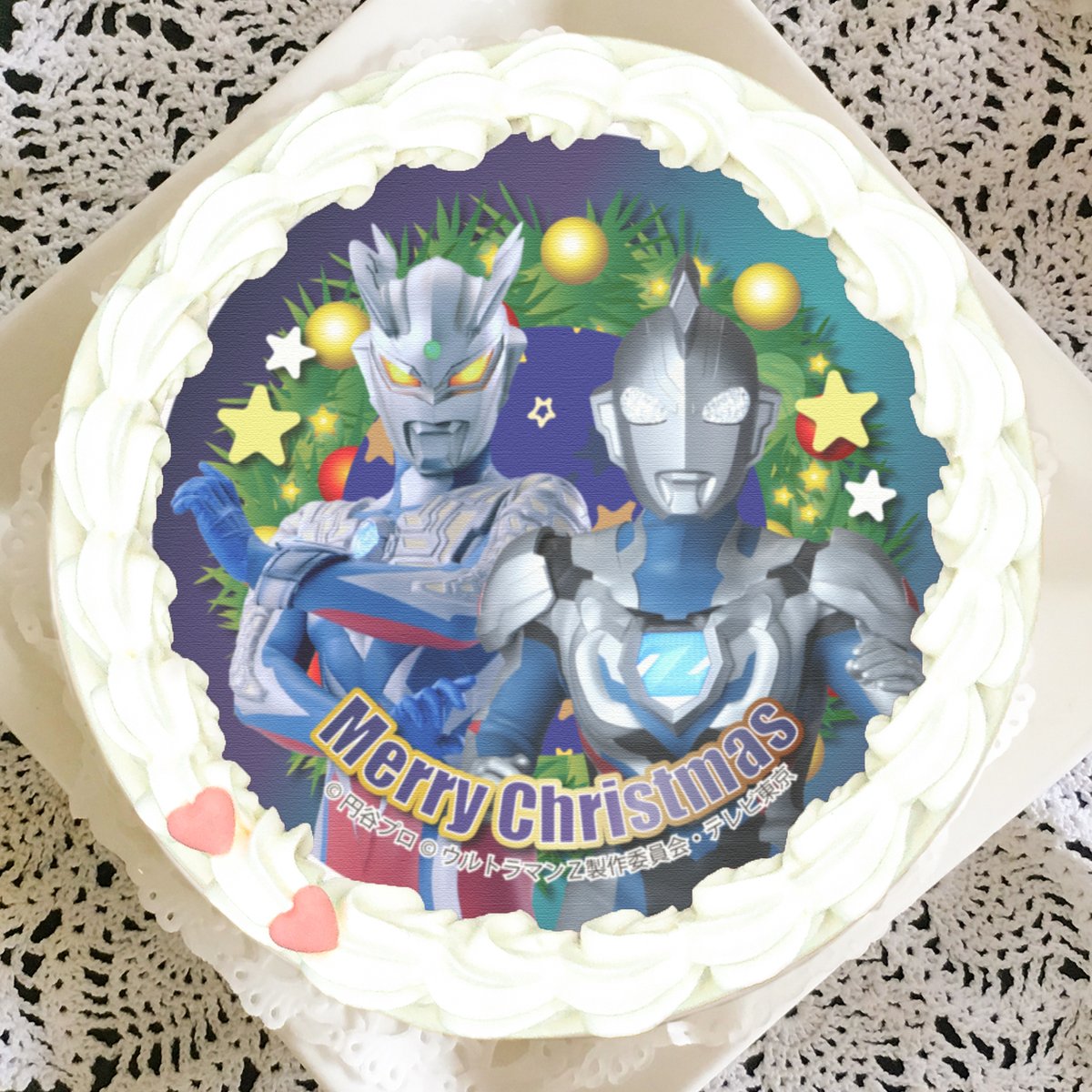 プリロール公式 キャラケーキ マカロン ウルトラマンシリーズ クリスマスケーキご予約受付中 今年も ウルトラマン のケーキで楽しいクリスマスをお過ごしください 購入特典缶バッジ付きで全国へお届け 本日11 12 木 まで 5 Off価格