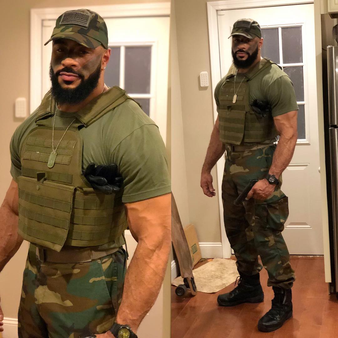 cox_content's tweet photo. Sergeant Cox reporting for duty . .

#blacksoldier #callofduty #wellequipped #war #soldier #fullyloaded #fullmetaljacket #usarmysoldier #usarmy #maninunifrom #dropandgivemetwenty https://t.co/fFw3Flpua3
