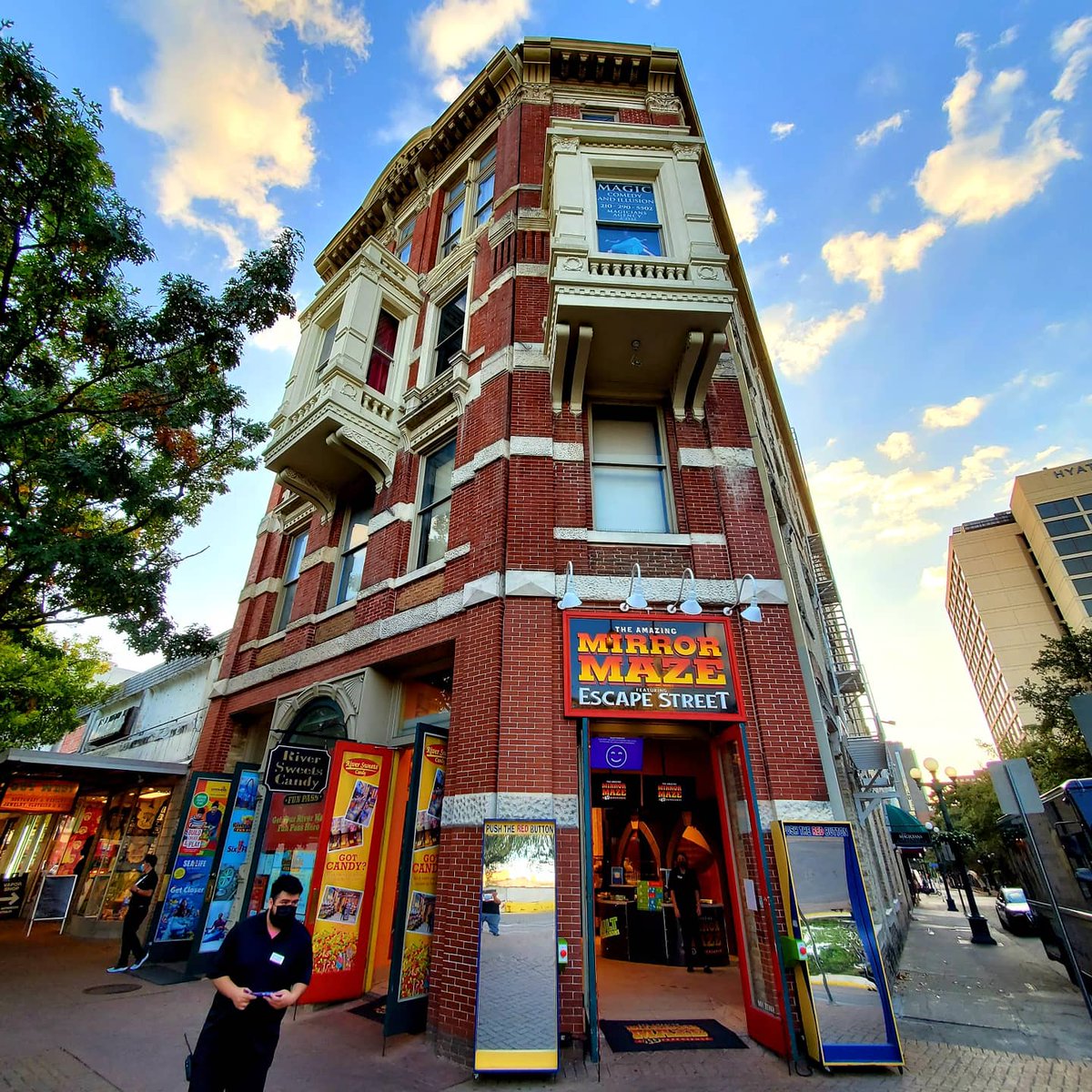 AngelowPromo's tweet photo. De visita en San Antonio , Texas
#SanAntonio #texas #riverwalk #travelphotography #Angelow #deLaredo https://t.co/ARRgRPhMeY