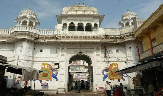 Kankroli Dwarkadheesh temple. The idol of Shri Krishna was carried from Gokul, by Shri Gir darji Maharaj to prevent attacks by the Mughals. In addition to Pancha dwaraka, Moola Dwaraka, Mukthi Dwaraka, Sudhama Dwaraka & Rukmini Dwaraka are visited.  @VaishnavKrish14