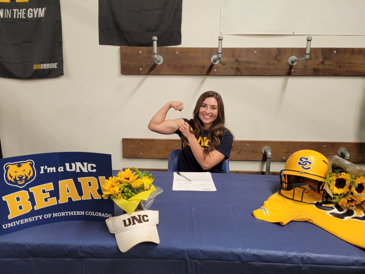 Another 2021 NM 🌞😾 signs her NLI to play @UNC_BearsSB pound 💪for pound💪 @JaycieGandert is the toughest chick on the 💎. She Leads us with .525 batting avg, stolen bases, HR's & smiles 😃 this fall vs top 25 comp. UNC 🐻's got a stud!!