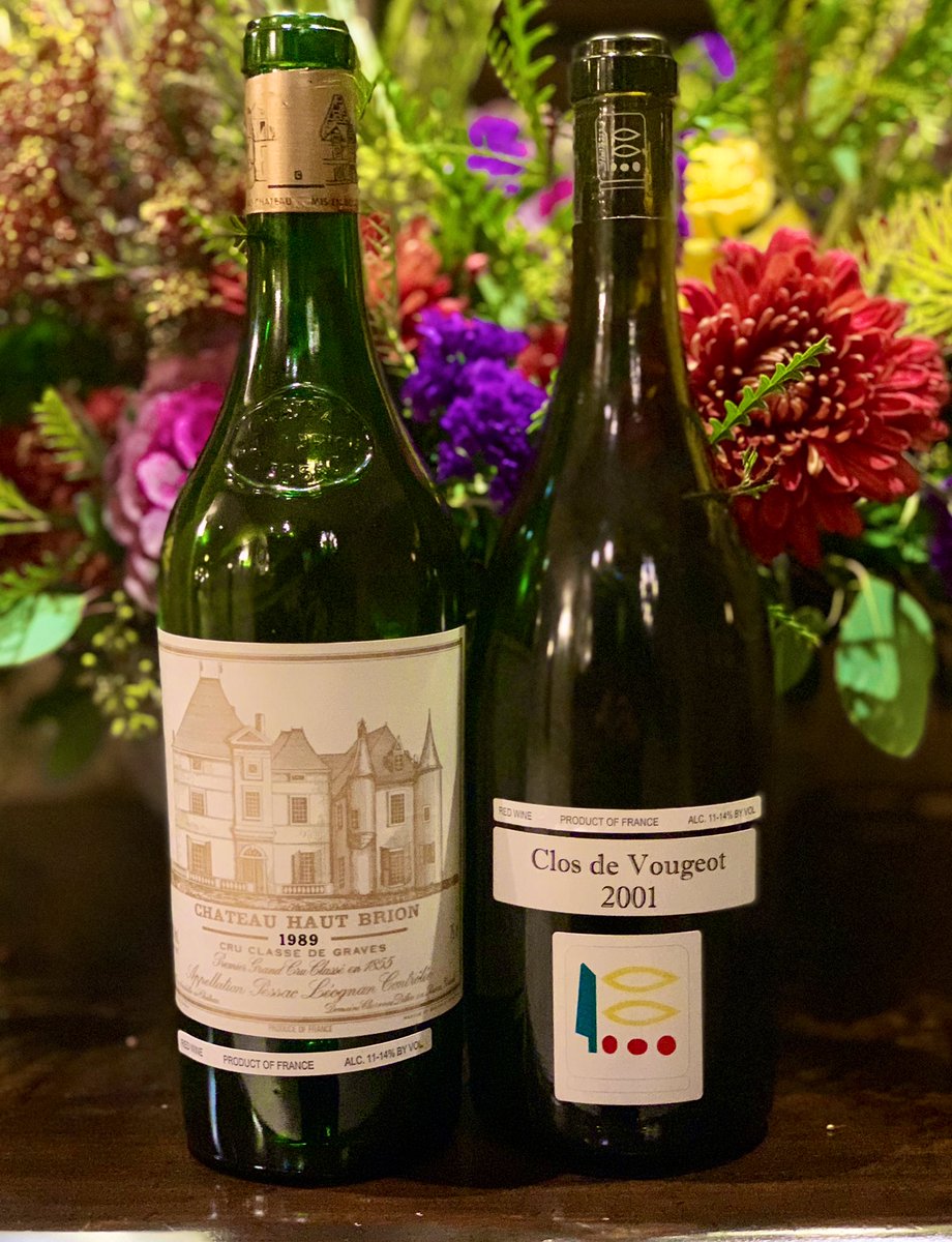 89 #HautBrion is legendary. One of the best wines of the century. Bottle wasn’t 💯 but aromatically off the charts. 01 #PrieureRoch #ClosVougeot has insane aromatics. Whole cluster. Kriek, mint choc chip, blonde coffee & spice #wine #burgundy #bordeaux #winetasting #sommelier