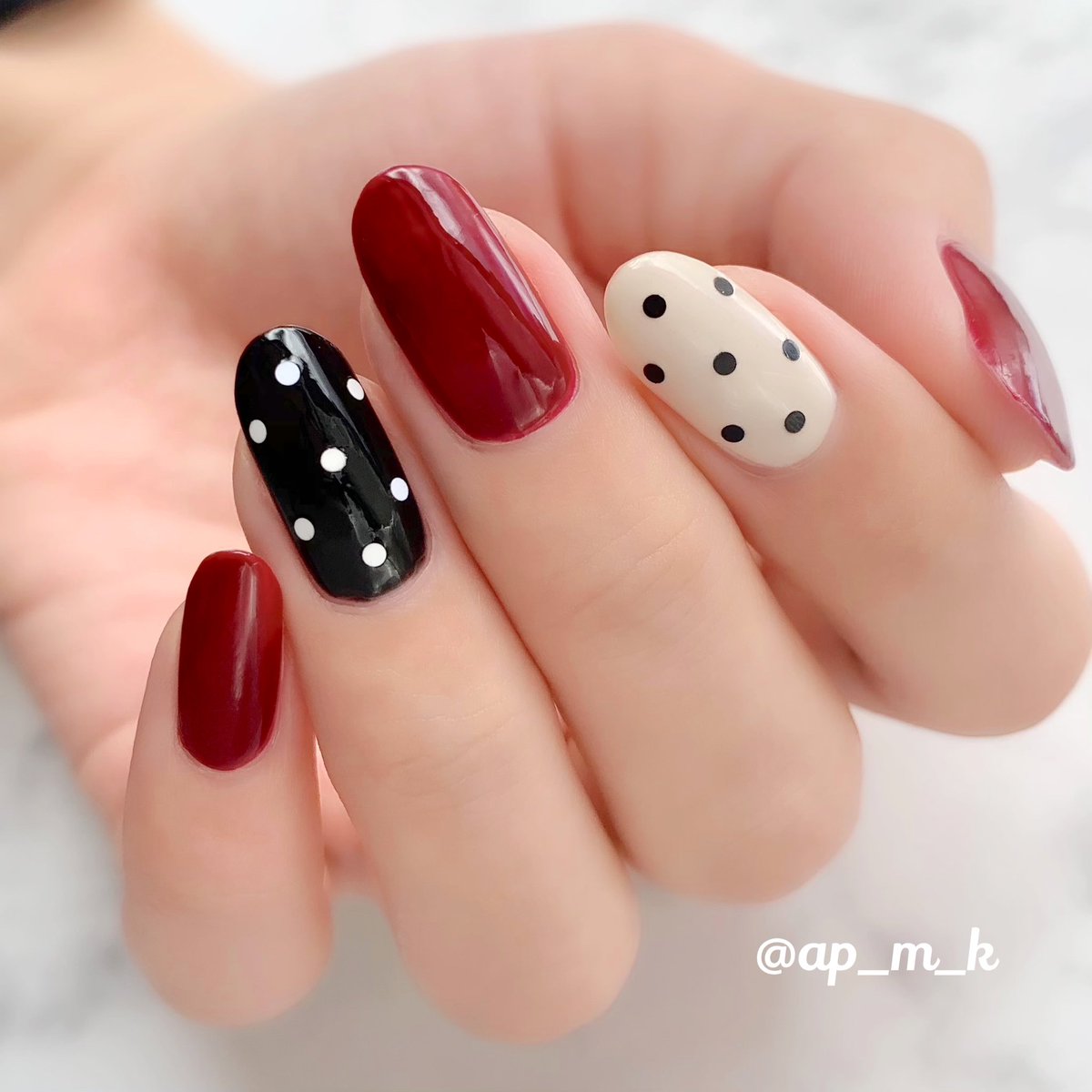 かのん セルフネイル ドットネイル ネイル工房さんの丸いホログラムを使用した簡単ネイルです 詳細は Instagramに載せています T Co H9nc1vjclw セルフネイル