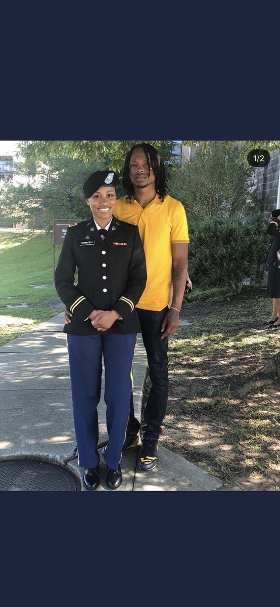 kemaaaaa_____'s tweet image. ❤️🇺🇸 He was the only person that came to my Graduation, meant everything to me.