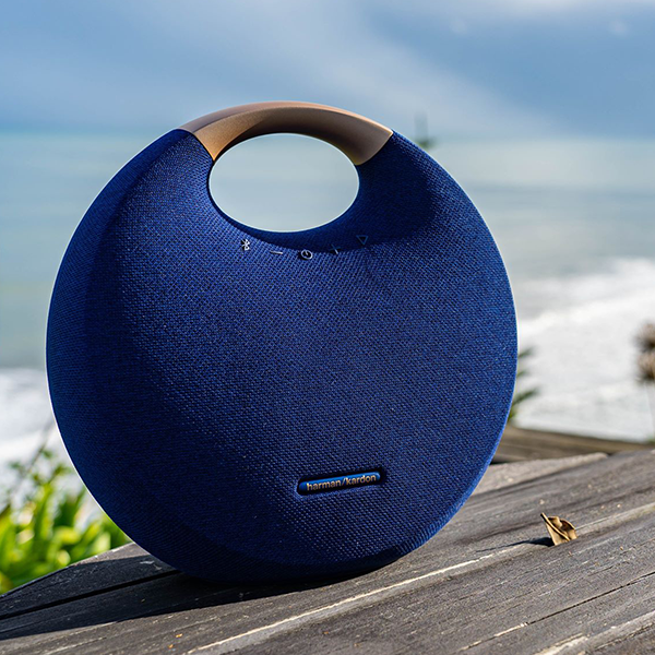 WanderlustPerth's tweet photo. The Harman Kardon Onyx Studio 6 is a premium portable Bluetooth speaker system featuring superior sound, IPX7 waterproof and up to 8 hours of playtime.
#harmankardon #perth https://t.co/SN7U8tHzEC