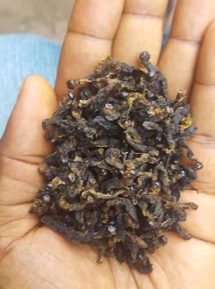 Since today is Thursday, let's do a throwback of native delicacies and how we ate them then.Thread...
