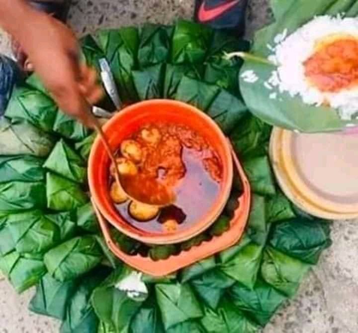 Since today is Thursday, let's do a throwback of native delicacies and how we ate them then.Thread...