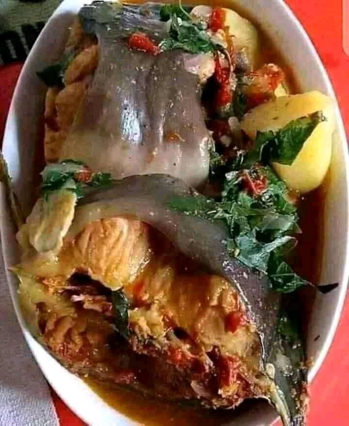 Since today is Thursday, let's do a throwback of native delicacies and how we ate them then.Thread...
