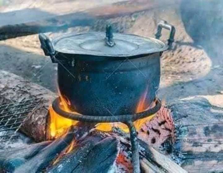 Since today is Thursday, let's do a throwback of native delicacies and how we ate them then.Thread...