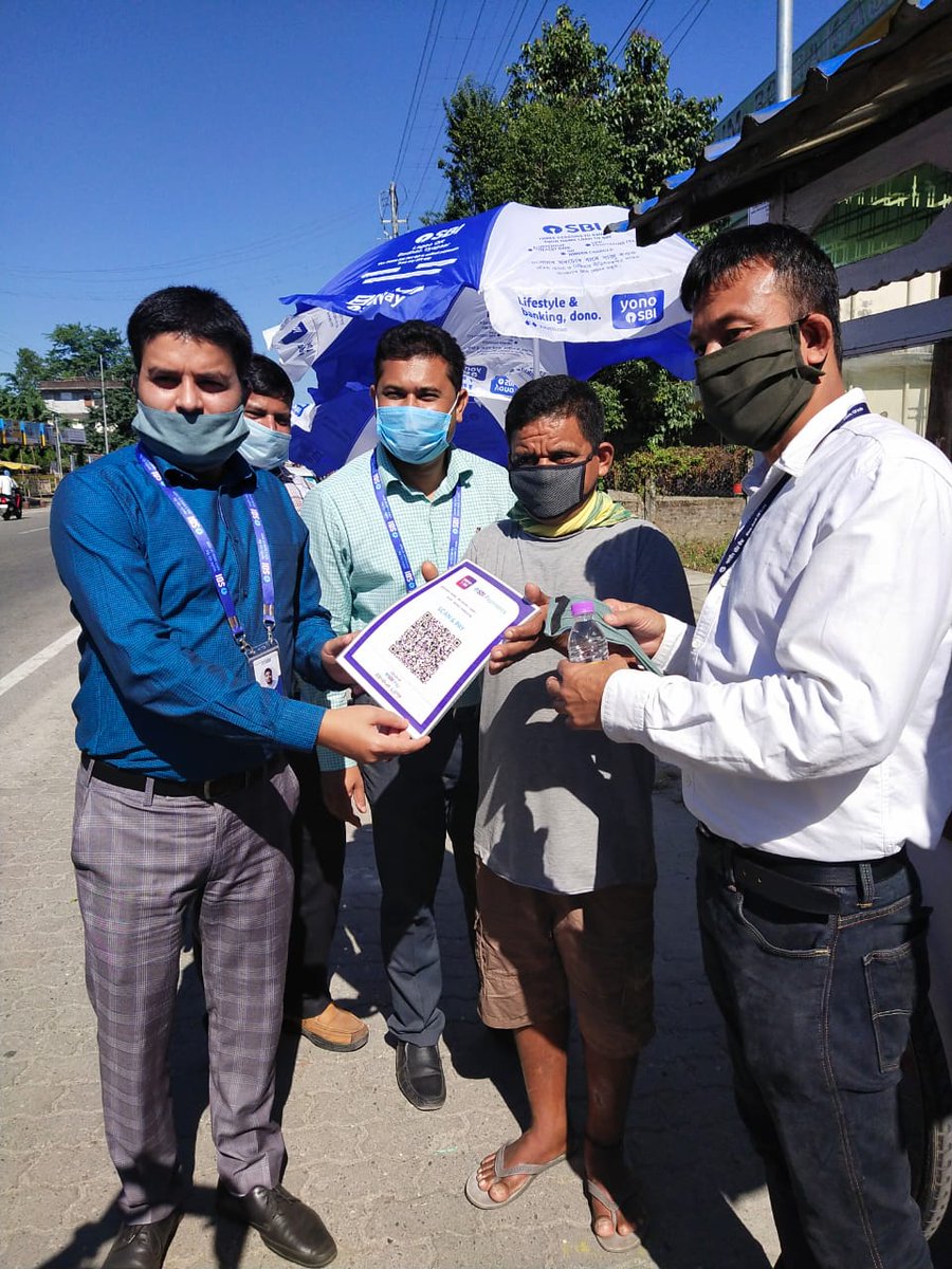 DayAssam's tweet photo. SBI,Bongaigaon Regional office in coordination with Bongaigaon MB &amp; DAY-NULM distributed  canopy (umbrella) &amp; SBI BHIM Pay QR Code to the street vendors of PMSVANidhi Scheme .@MoHUA_India @TheOfficialSBI @Pijush_hazarika https://t.co/Cg2L6xK6D9
