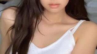 jnkstyle's tweet photo. we agree that jennie’s collarbone https://t.co/0eUHgJY0o6