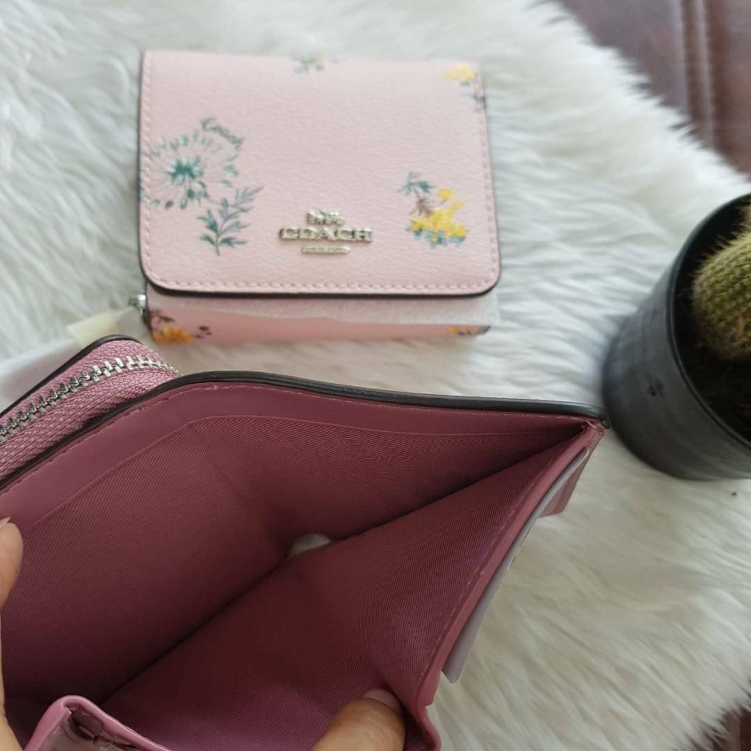 japanmarketto's tweet photo. #coachminiwallet #coachพร้อมส่ง 
👜2790.- free ems
 #กระเป๋าตังcoach 🌈 มี 1 ใบ 🌈 COACH 2924 SMALL TRIFOLD WALLET ขนาด 4" (L) x 3.5" (H) x 1.5" (W)

#coachthailand #coachsmall #coachsmalltrifold #กระเป๋าสตางค์ #กระเป๋าcoachแท้ https://t.co/lpF1T352vy