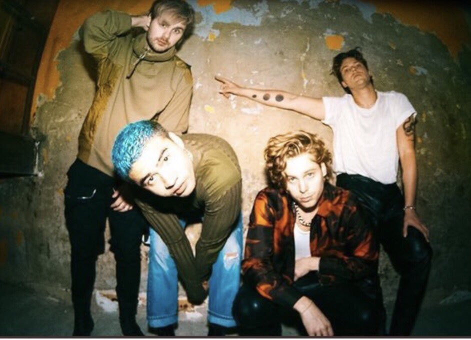 NewOlderScene's tweet photo. @5SOS ❤️ https://t.co/YWNf3RGFLA